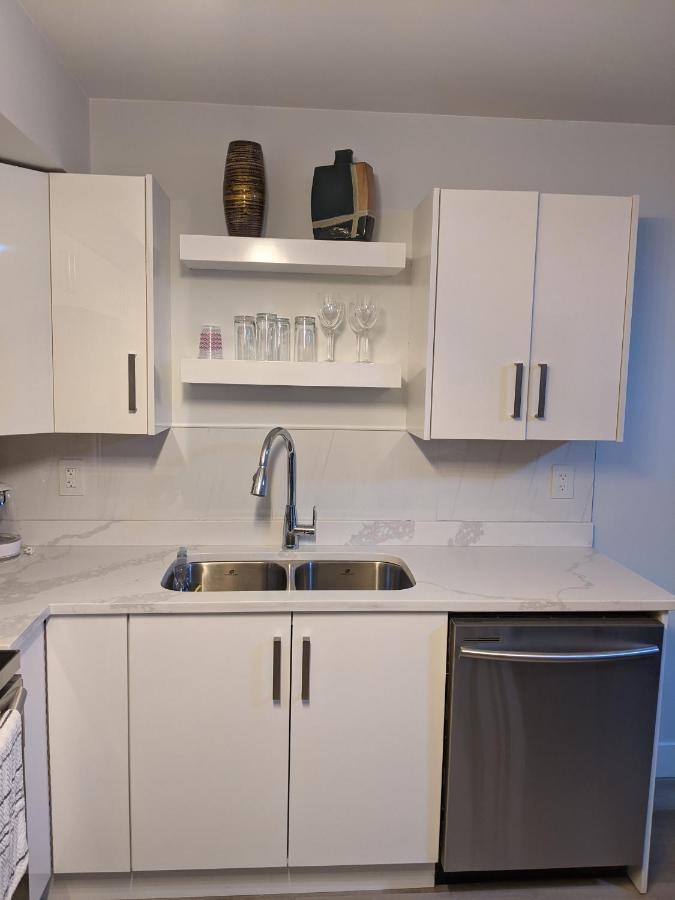 Modern & Luxurious Suites In Surrey Exteriör bild