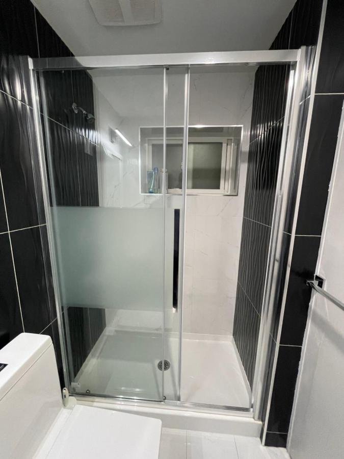 Modern & Luxurious Suites In Surrey Exteriör bild