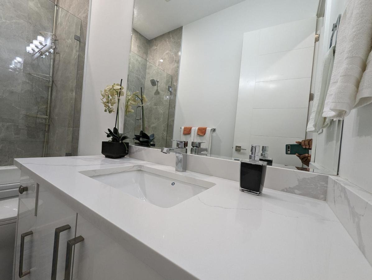 Modern & Luxurious Suites In Surrey Exteriör bild