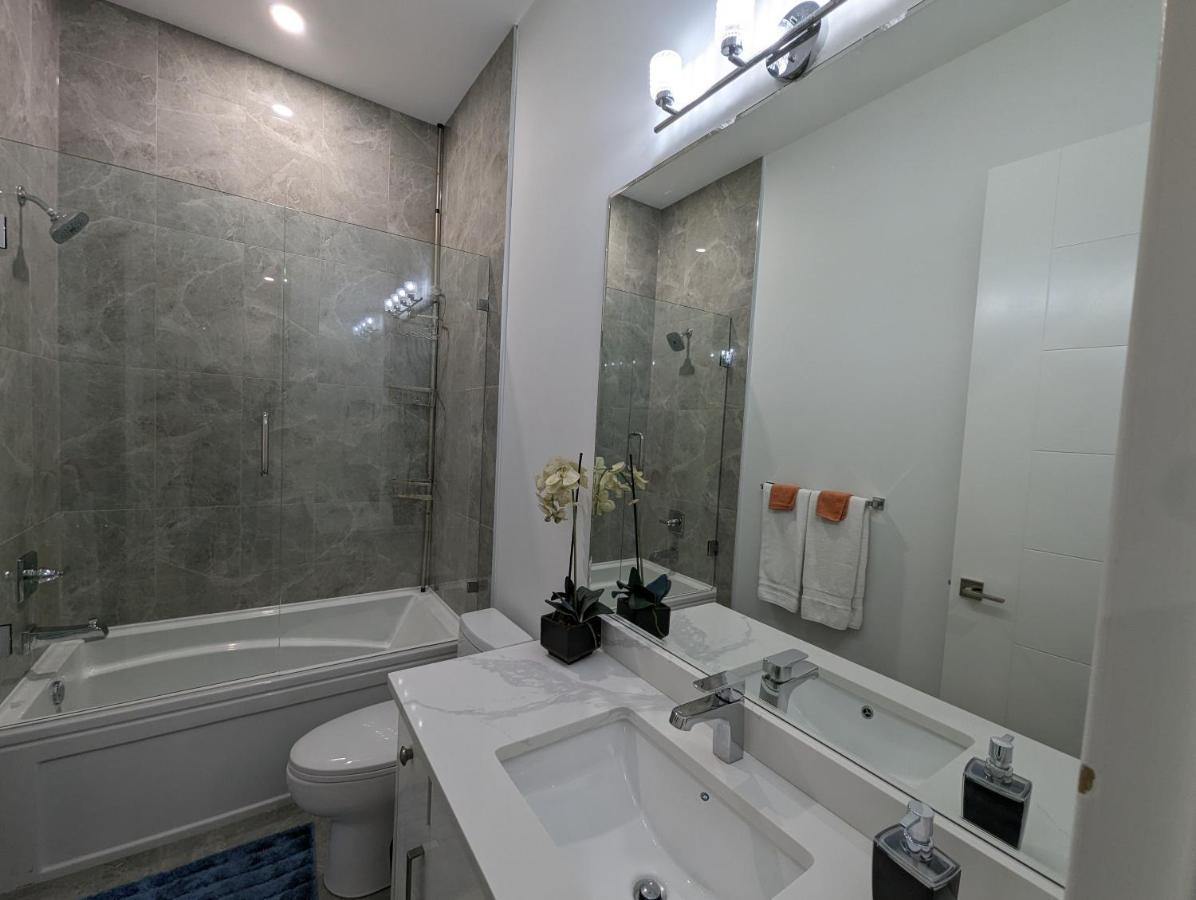 Modern & Luxurious Suites In Surrey Exteriör bild