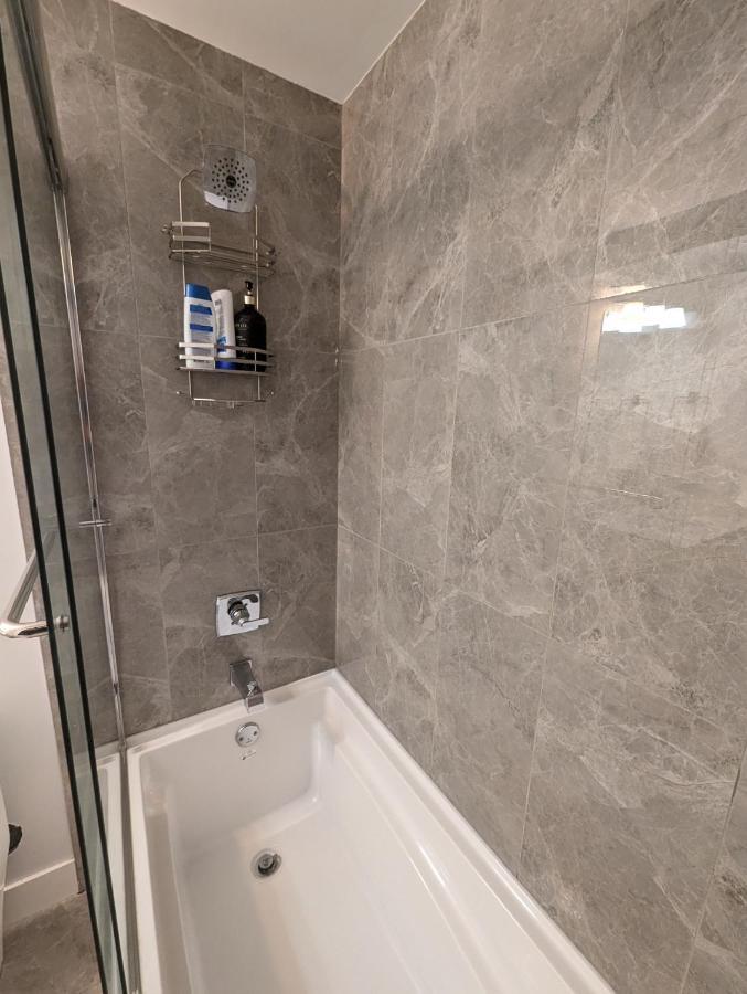 Modern & Luxurious Suites In Surrey Exteriör bild